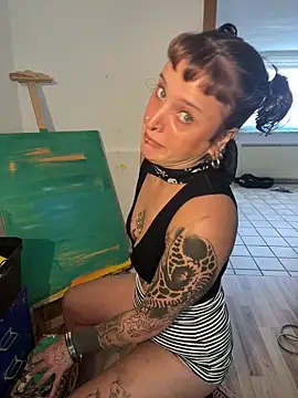 EmilieBraun online show from June 17, 2026, 1:43 pm