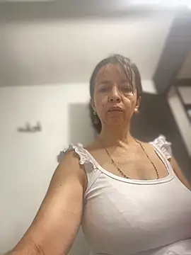 Soy Camila8 online show from May 16, 2026, 12:48 pm