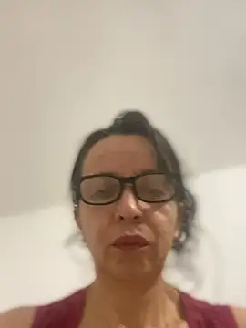 Soy Camila8 online show from May 20, 2026, 12:29 am