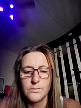 Queenle91 online show from June 14, 2026, 5:58 pm
