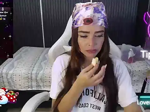 Snapshot of naomis_36 chatting on August 1, 2026, 1:53 pm naomis 36 online show from August 1, 2026, 1:53 pm