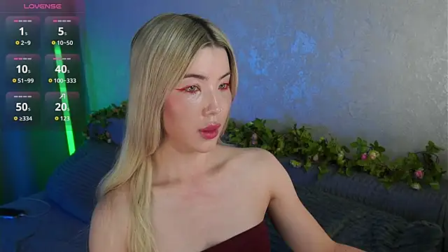 LindaThackerr online show from July 20, 2026, 4:20 am