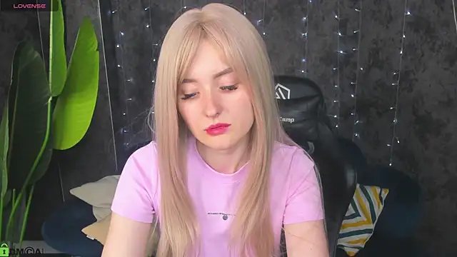 Diiana Daviis online show from August 9, 2026, 4:29 am