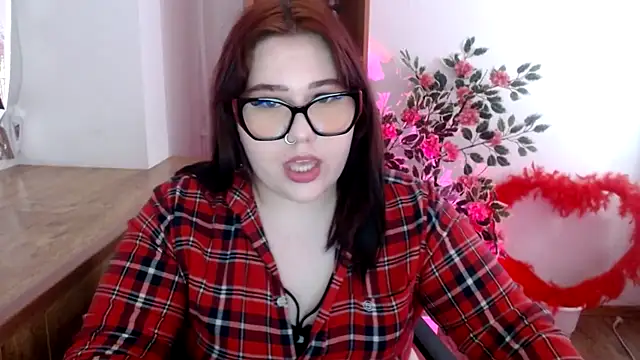 Snapshot of KarolinasHot chatting on May 31, 2026, 6:02 pm KarolinasHot online show from May 31, 2026, 6:02 pm