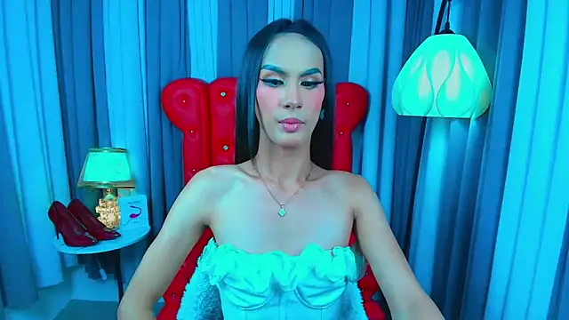 Estella Hilton online show from June 1, 2026, 8:14 am