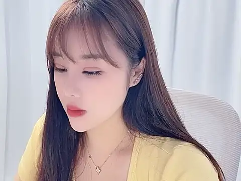 Qingqing19 online show from May 27, 2026, 2:30 am