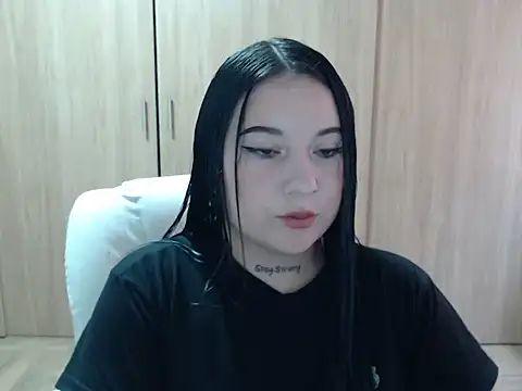 Haileey ross online show from May 27, 2026, 2:13 pm