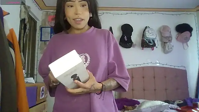 Snapshot of suky_fox chatting on June 23, 2026, 1:20 pm suky fox online show from June 23, 2026, 1:20 pm