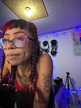Snapshot of suky_fox chatting on July 22, 2026, 2:02 am suky fox online show from July 22, 2026, 2:02 am