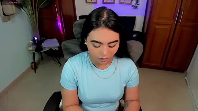 Margot Robie online show from May 25, 2026, 2:05 pm