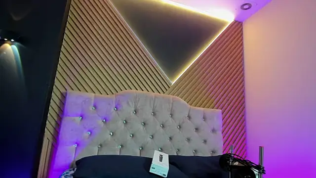 CloeMature online show from June 18, 2026, 4:55 am