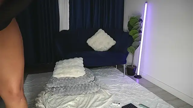 Snapshot of ChrystalCade chatting on July 5, 2026, 8:59 pm ChrystalCade online show from July 5, 2026, 8:59 pm