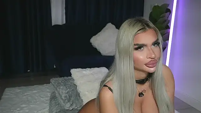 Snapshot of ChrystalCade chatting on July 3, 2026, 7:42 pm ChrystalCade online show from July 3, 2026, 7:42 pm