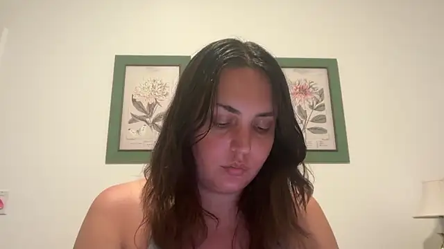 Anniehelen online show from May 6, 2026, 12:03 am