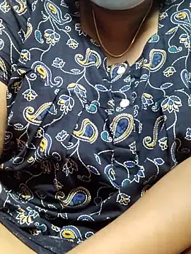 tamilkavitha123 online show from May 17, 2026, 4:51 pm