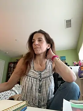 Snapshot of Raevyn chatting on May 25, 2026, 7:01 pm Raevyn online show from May 25, 2026, 7:01 pm