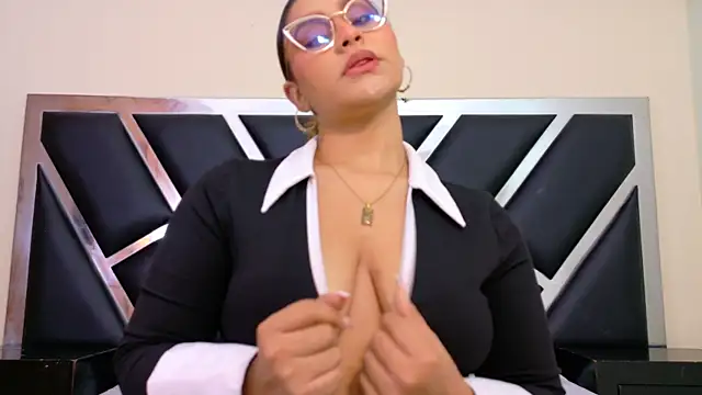 LiaDesire7 online show from July 29, 2026, 9:25 pm