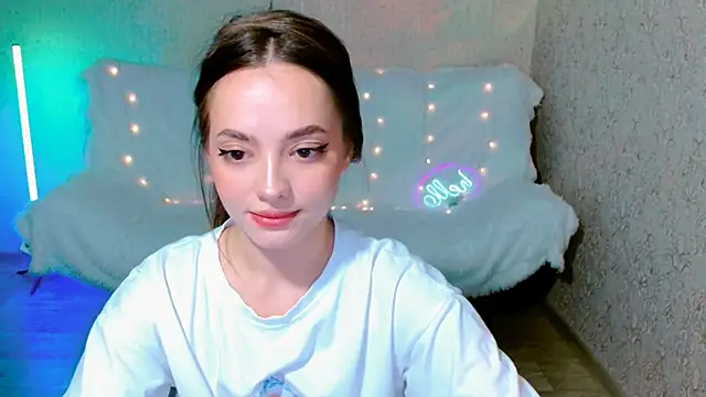 SiennaMia online show from May 30, 2026, 4:23 pm