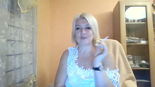 MollyyJoyy online show from June 19, 2026, 8:36 pm