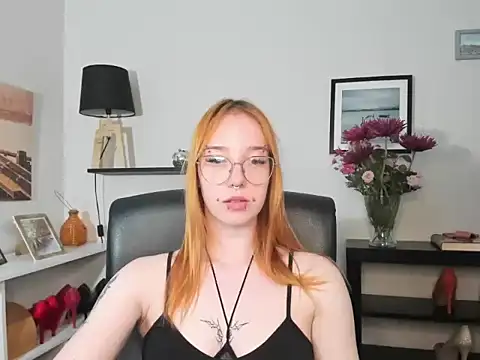 Snapshot of foxSonya chatting on June 5, 2026, 6:52 am foxSonya online show from June 5, 2026, 6:52 am
