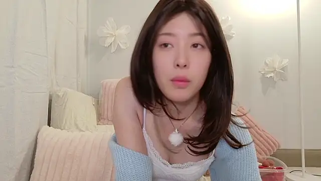 Snapshot of sakura-ch- chatting on July 3, 2026, 5:19 pm sakura-ch- online show from July 3, 2026, 5:19 pm