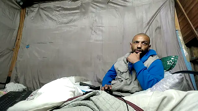 Camodick online show from August 5, 2026, 10:37 pm