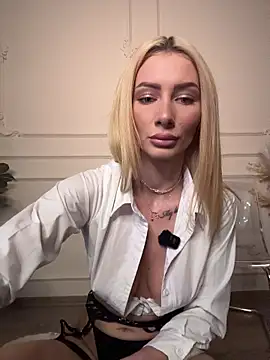 AngieShae online show from June 30, 2026, 4:23 am
