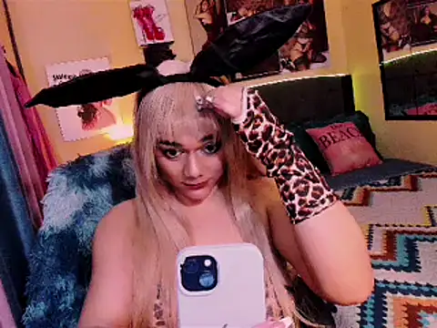 xAmandasygfred online show from June 25, 2026, 8:25 pm