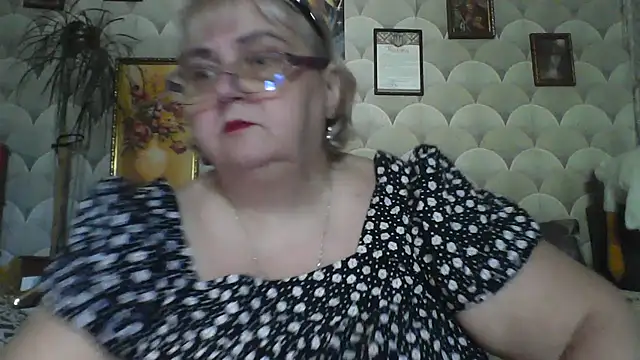 Snapshot of MarinaFarina53 chatting on June 25, 2026, 5:12 am MarinaFarina53 online show from June 25, 2026, 5:12 am