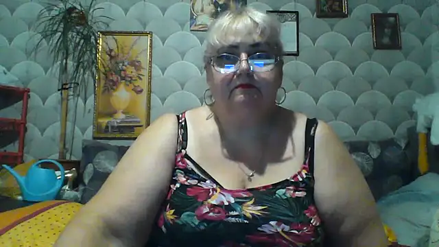 Snapshot of MarinaFarina53 chatting on July 2, 2026, 6:14 pm MarinaFarina53 online show from July 2, 2026, 6:14 pm