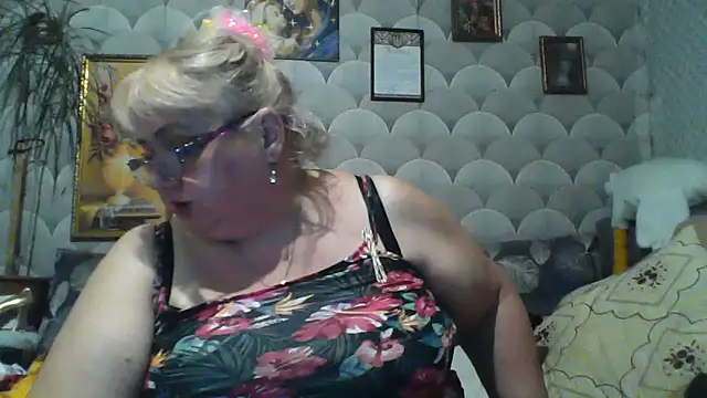 Snapshot of MarinaFarina53 chatting on June 22, 2026, 5:10 pm MarinaFarina53 online show from June 22, 2026, 5:10 pm