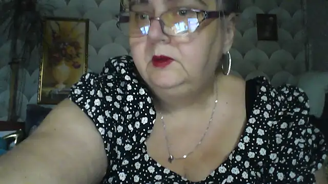 Snapshot of MarinaFarina53 chatting on July 6, 2026, 5:03 am MarinaFarina53 online show from July 6, 2026, 5:03 am