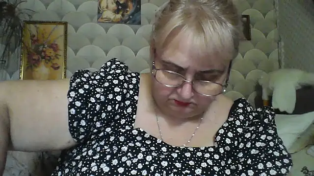 Snapshot of MarinaFarina53 chatting on June 27, 2026, 6:30 am MarinaFarina53 online show from June 27, 2026, 6:30 am