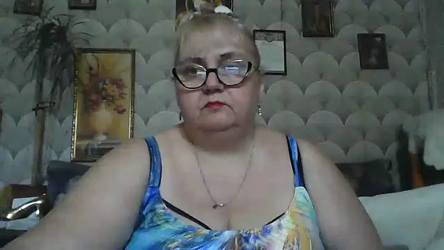 Snapshot of MarinaFarina53 chatting on June 27, 2026, 2:01 pm MarinaFarina53 online show from June 27, 2026, 2:01 pm