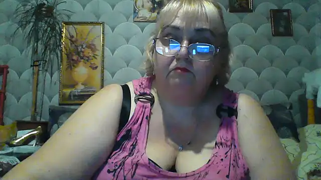 Snapshot of MarinaFarina53 chatting on June 24, 2026, 5:55 pm MarinaFarina53 online show from June 24, 2026, 5:55 pm