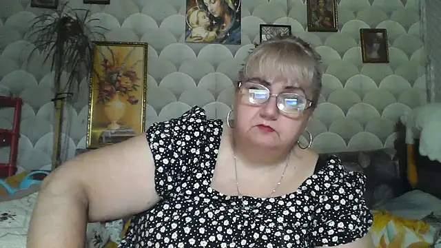 Snapshot of MarinaFarina53 chatting on July 4, 2026, 6:31 am MarinaFarina53 online show from July 4, 2026, 6:31 am