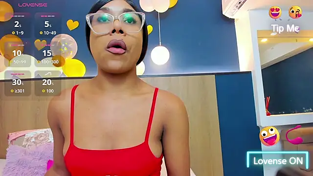 Snapshot of Erikaamore chatting on July 18, 2026, 12:25 pm Erikaamore online show from July 18, 2026, 12:25 pm