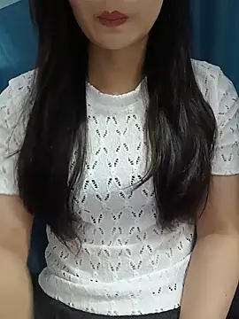 -Hena- online show from May 12, 2026, 8:48 pm