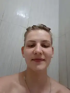 mooniekiss online show from May 27, 2026, 8:49 pm