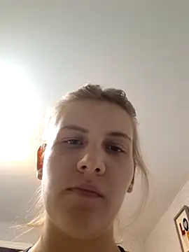 mooniekiss online show from May 21, 2026, 7:33 pm
