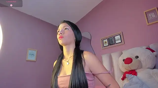 SamanthaHorney  online show from May 11, 2026, 8:39 pm