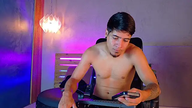 criss hardcock  online show from June 6, 2026, 1:27 pm
