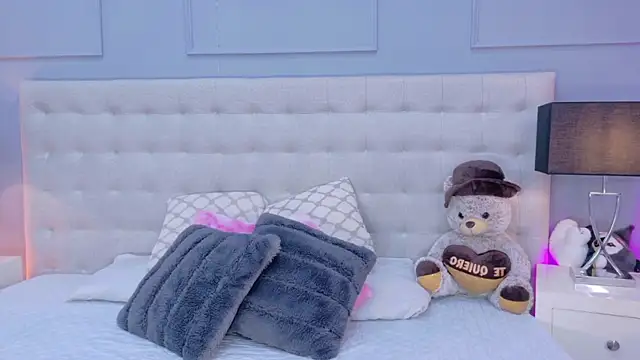 Snapshot of DulceeGarcia chatting on July 7, 2026, 4:26 am DulceeGarcia online show from July 7, 2026, 4:26 am