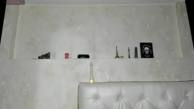 Snapshot of ESTEFAN_HILLS chatting on June 2, 2026, 10:43 pm ESTEFAN HILLS online show from June 2, 2026, 10:43 pm