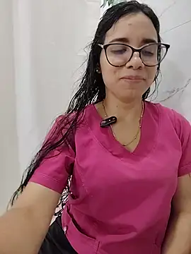 alanahot94 online show from July 13, 2026, 4:06 pm
