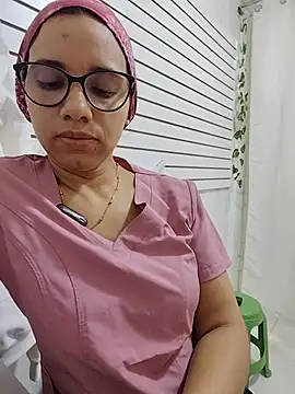 alanahot94 online show from July 10, 2026, 4:07 pm