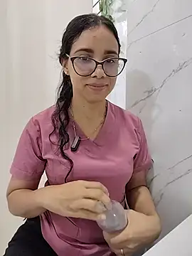 alanahot94 online show from July 19, 2026, 7:54 pm