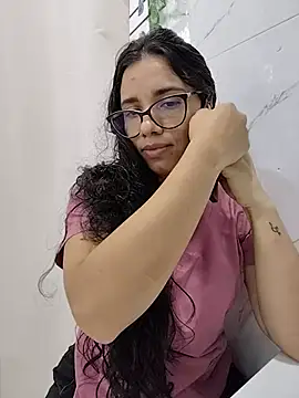 alanahot94 online show from July 20, 2026, 4:09 pm
