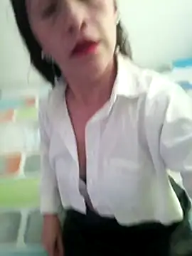 Vely  online show from June 3, 2026, 6:45 pm