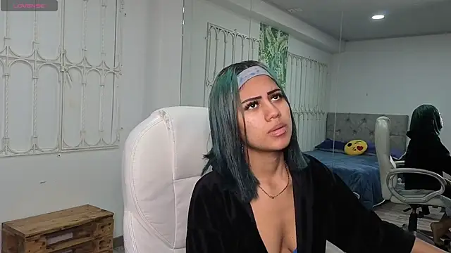 baby julieta00 online show from May 25, 2026, 11:31 am